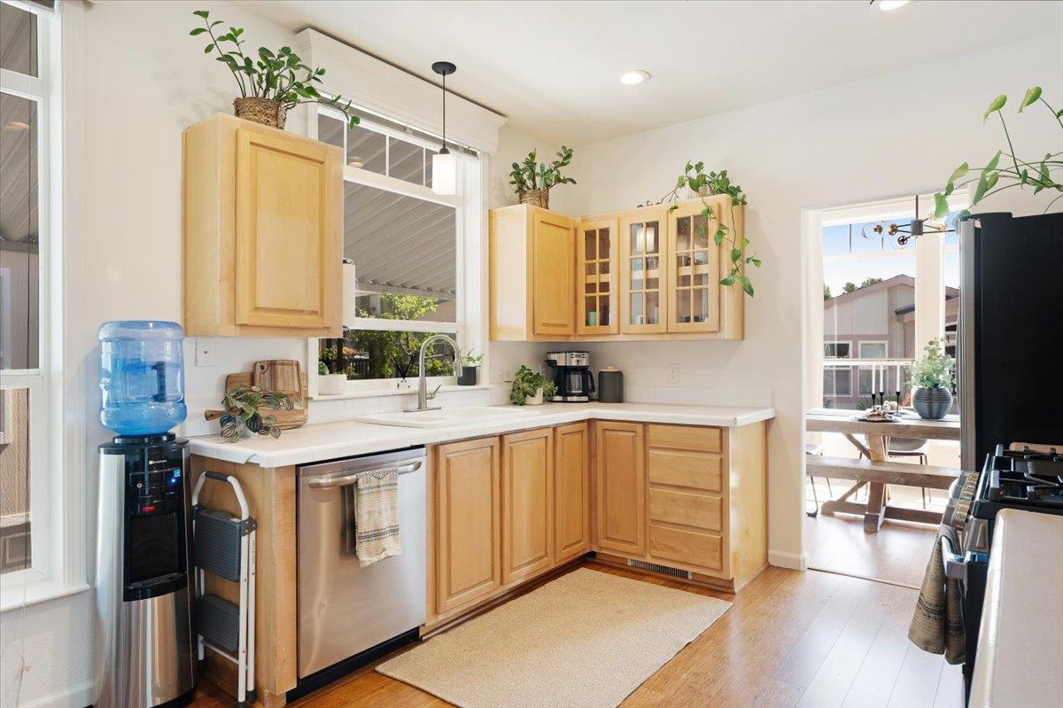 Detail Gallery Image 17 of 56 For 1190 7th Ave #3,  Santa Cruz,  CA 95062 - 3 Beds | 2 Baths