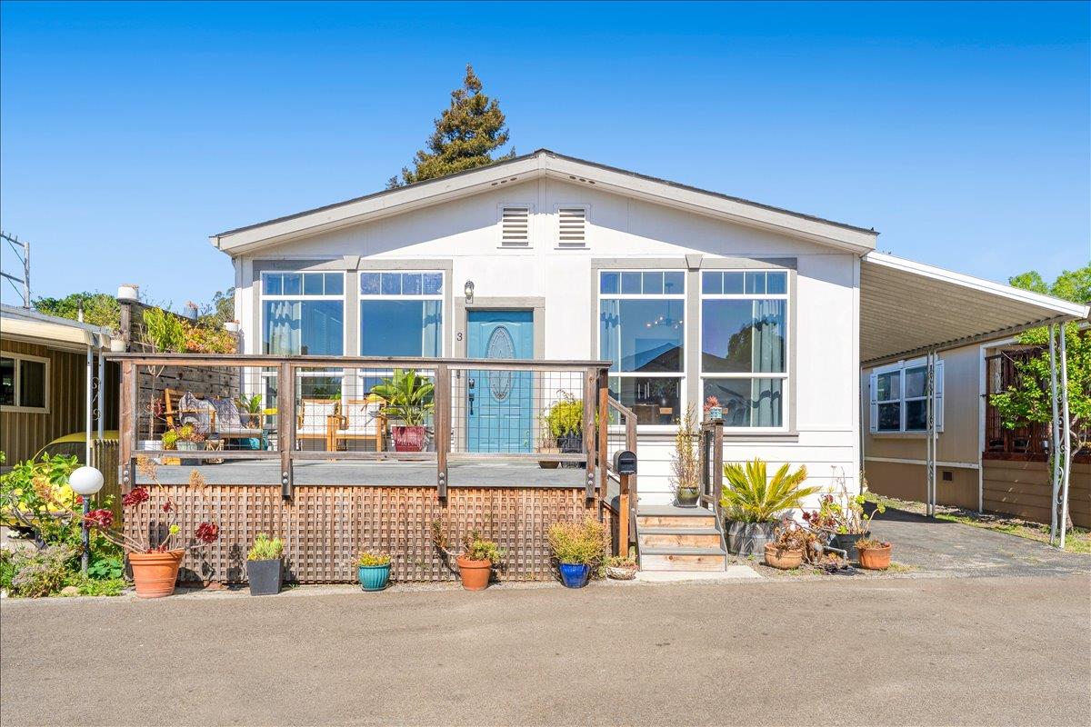 Detail Gallery Image 2 of 56 For 1190 7th Ave #3,  Santa Cruz,  CA 95062 - 3 Beds | 2 Baths