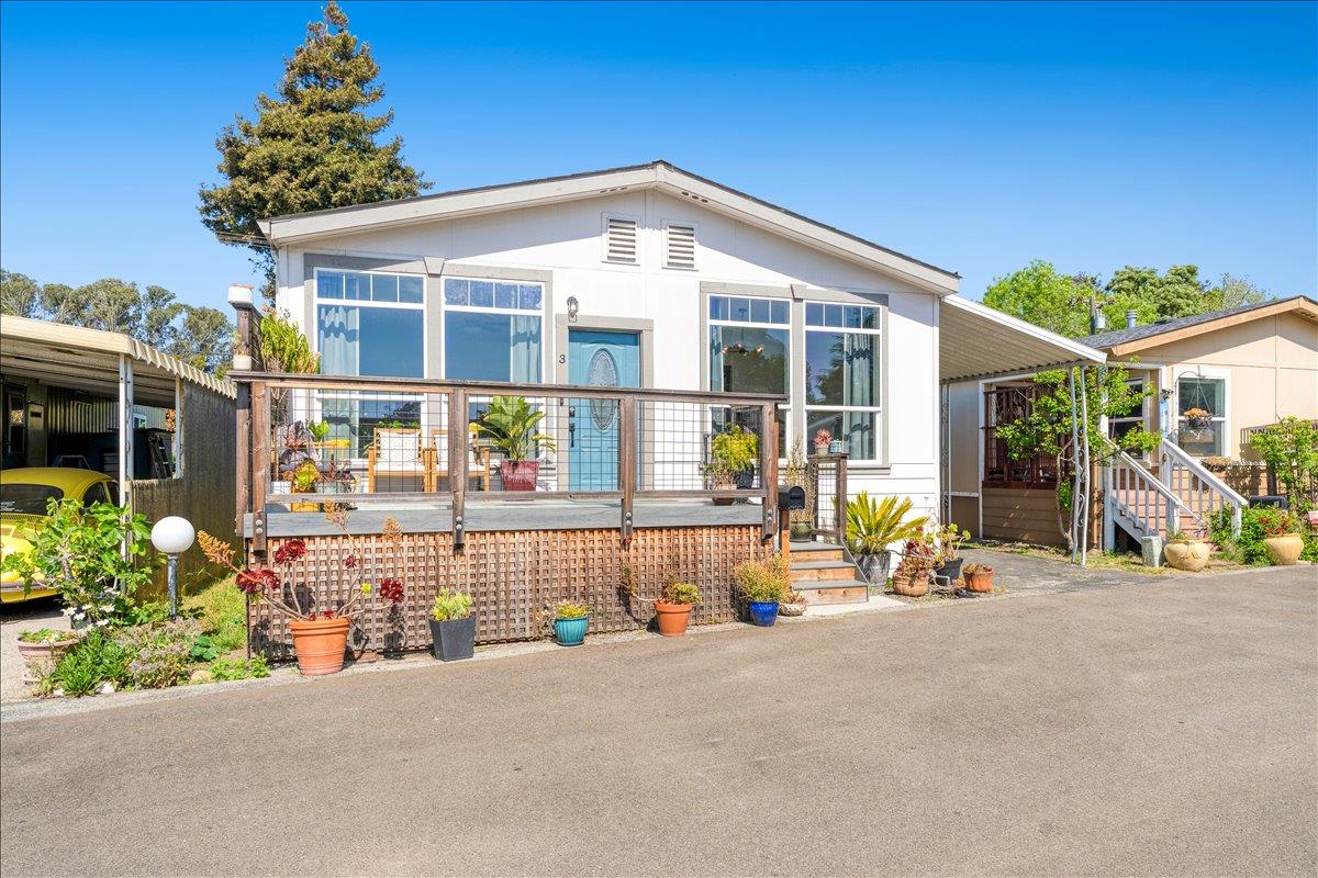 Detail Gallery Image 4 of 56 For 1190 7th Ave #3,  Santa Cruz,  CA 95062 - 3 Beds | 2 Baths