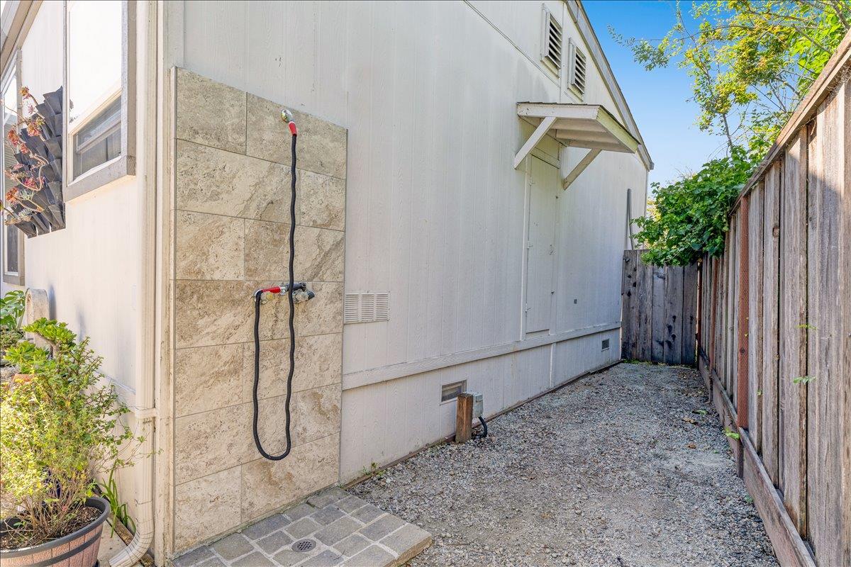 Detail Gallery Image 41 of 56 For 1190 7th Ave #3,  Santa Cruz,  CA 95062 - 3 Beds | 2 Baths