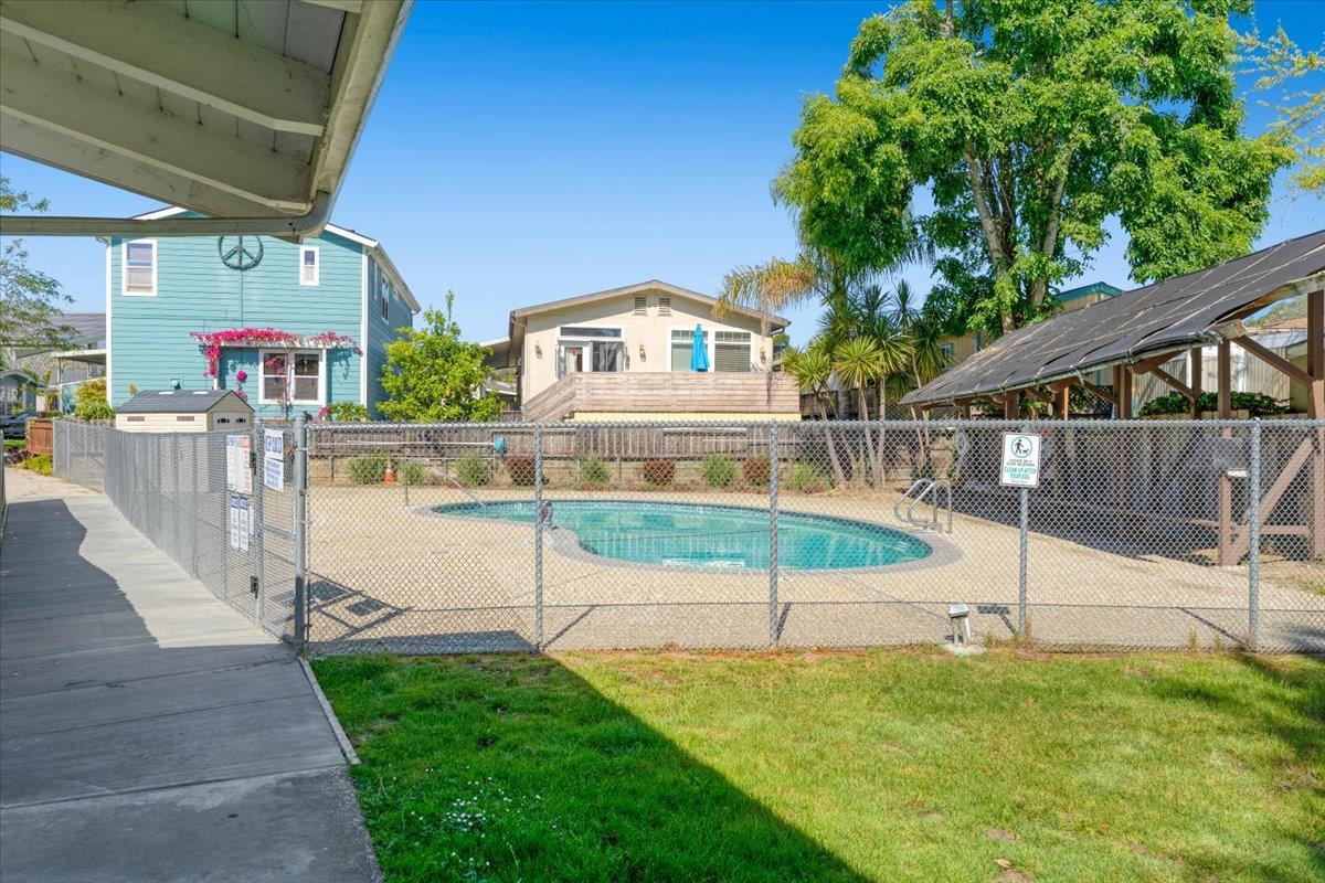 Detail Gallery Image 44 of 56 For 1190 7th Ave #3,  Santa Cruz,  CA 95062 - 3 Beds | 2 Baths