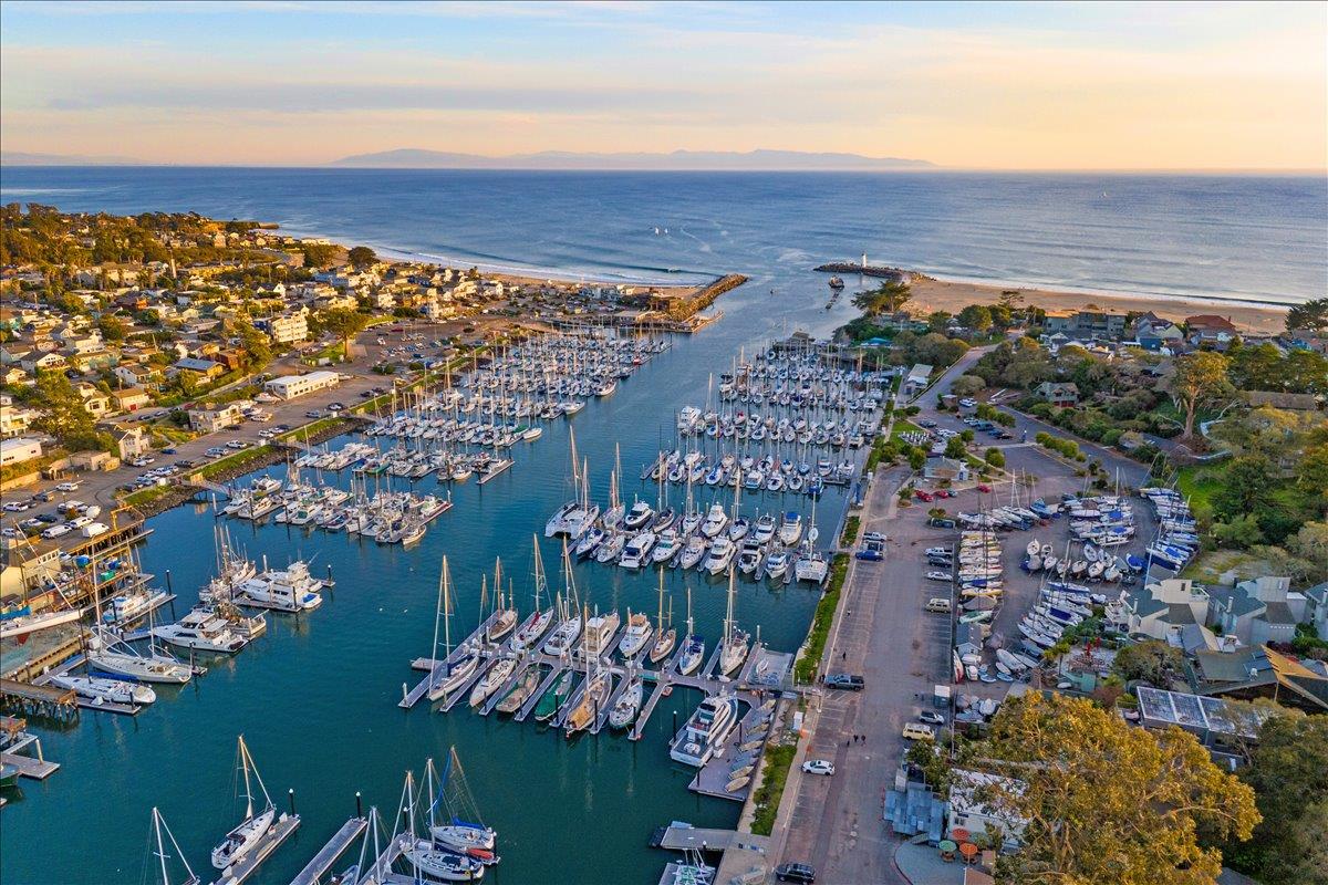 Detail Gallery Image 5 of 56 For 1190 7th Ave #3,  Santa Cruz,  CA 95062 - 3 Beds | 2 Baths