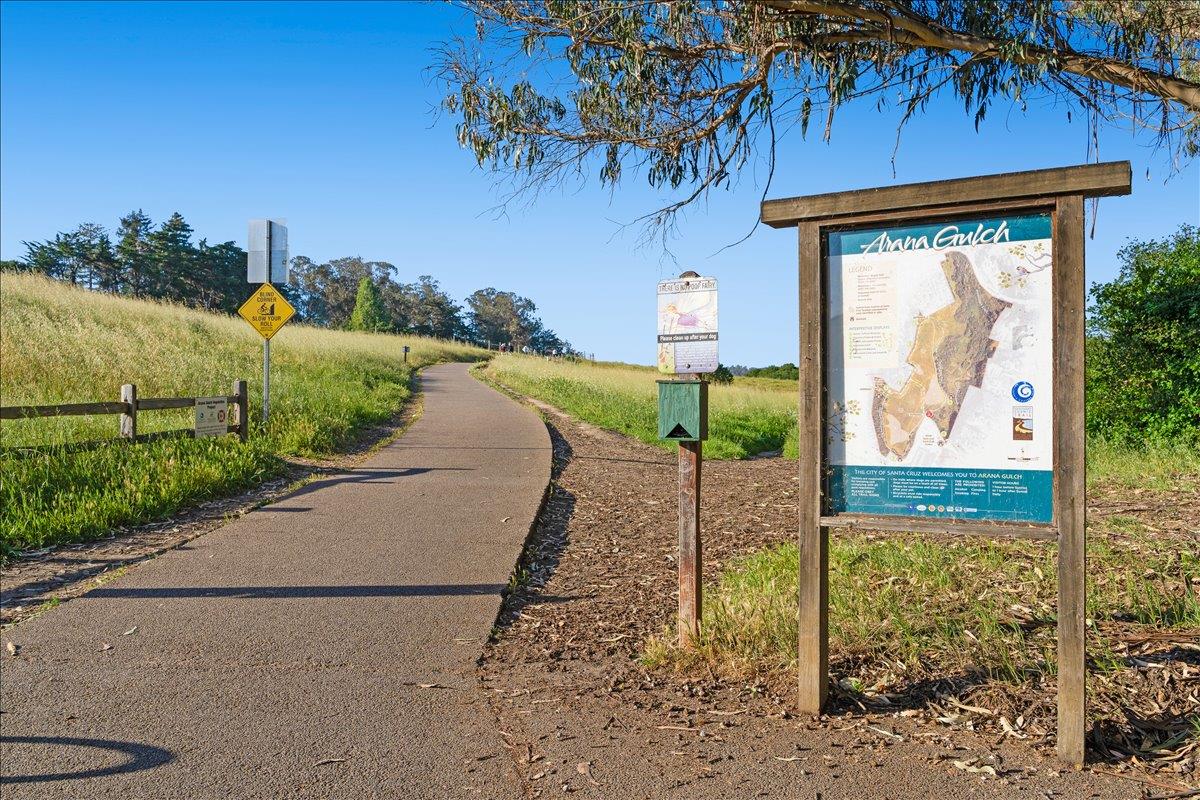 Detail Gallery Image 50 of 56 For 1190 7th Ave #3,  Santa Cruz,  CA 95062 - 3 Beds | 2 Baths