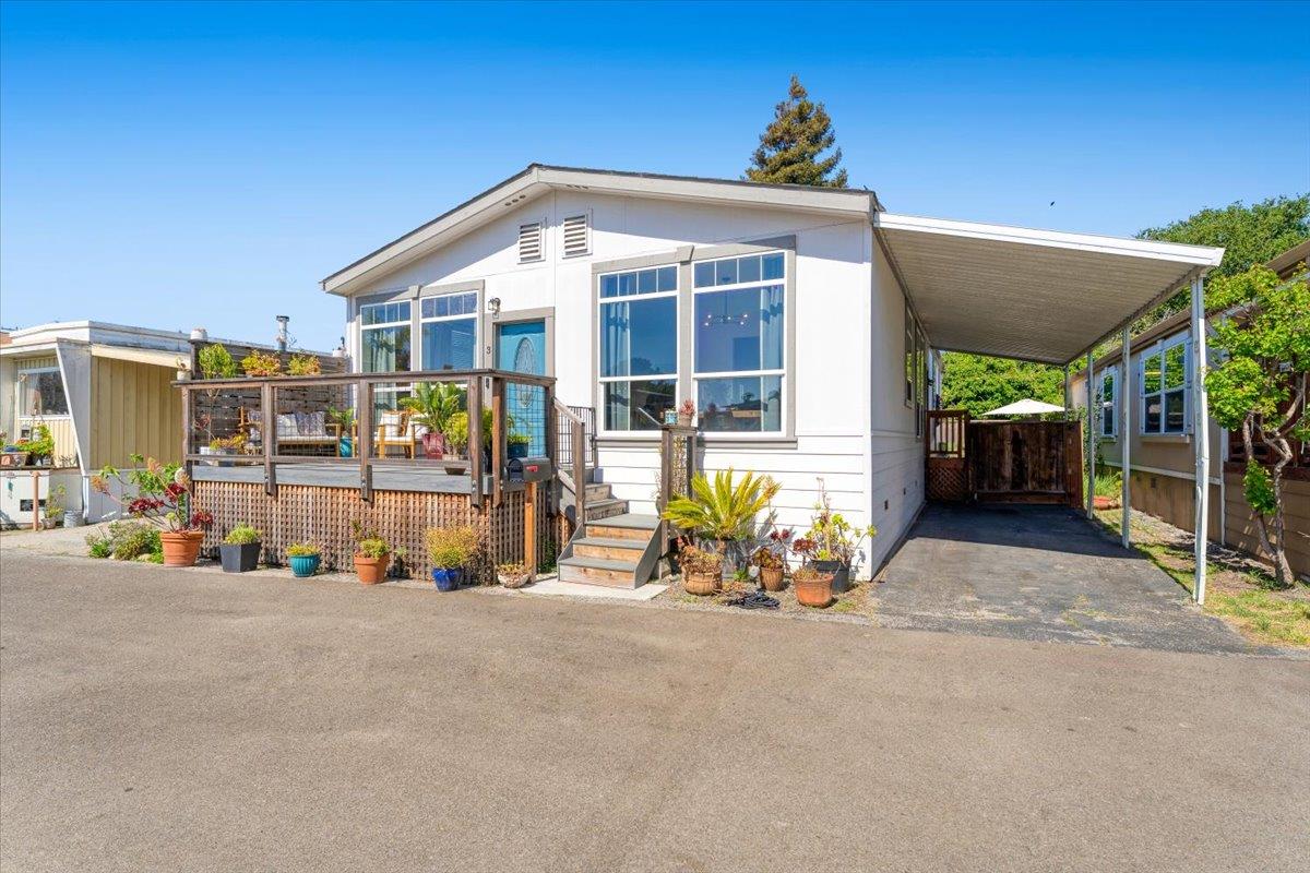 Detail Gallery Image 6 of 56 For 1190 7th Ave #3,  Santa Cruz,  CA 95062 - 3 Beds | 2 Baths