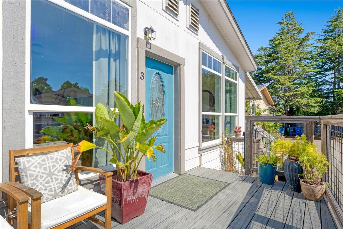 Detail Gallery Image 9 of 56 For 1190 7th Ave #3,  Santa Cruz,  CA 95062 - 3 Beds | 2 Baths