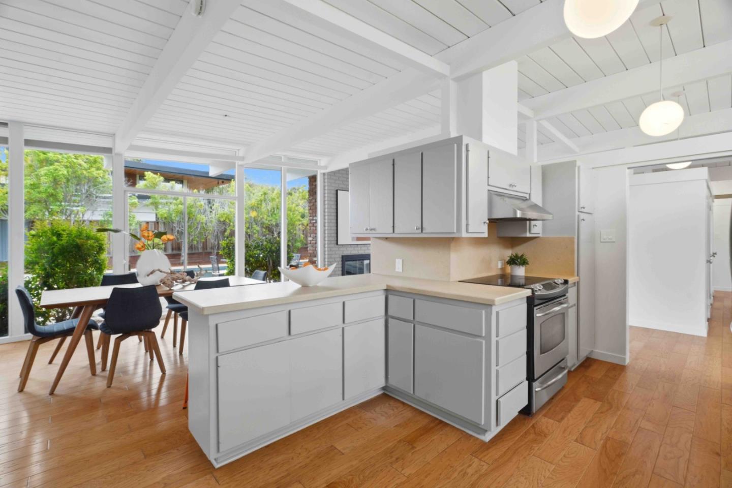 Detail Gallery Image 10 of 26 For 226 Ely Pl, Palo Alto,  CA 94306 - 3 Beds | 2 Baths