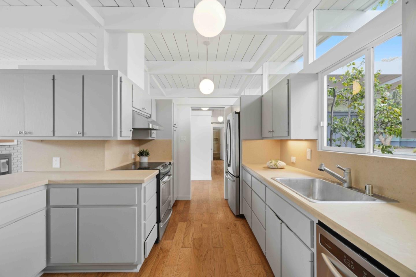 Detail Gallery Image 11 of 26 For 226 Ely Pl, Palo Alto,  CA 94306 - 3 Beds | 2 Baths