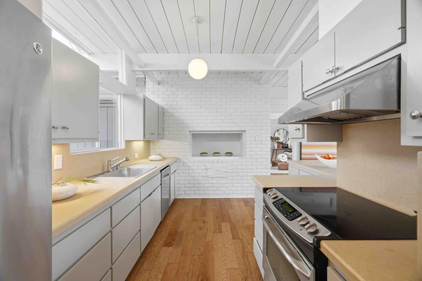 Detail Gallery Image 12 of 26 For 226 Ely Pl, Palo Alto,  CA 94306 - 3 Beds | 2 Baths