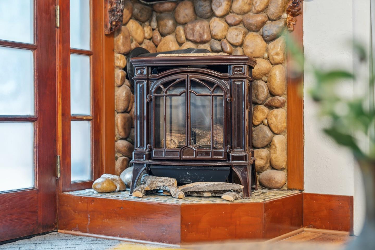 Detail Gallery Image 4 of 36 For 15300 Highway 9, Boulder Creek,  CA 95006 - 3 Beds | 1 Baths