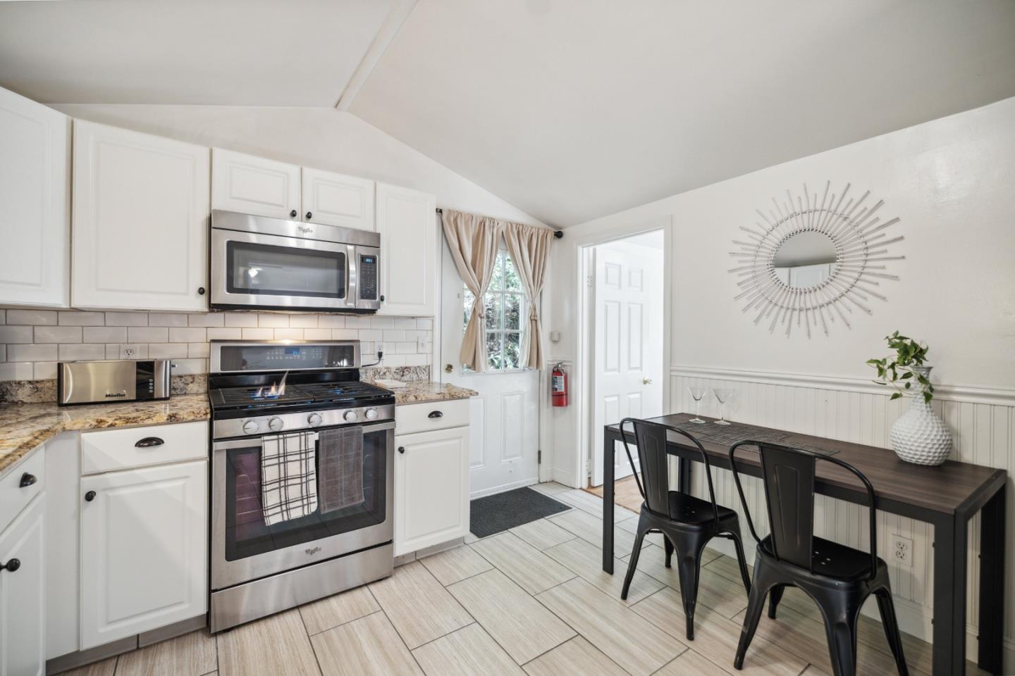 Detail Gallery Image 6 of 36 For 15300 Highway 9, Boulder Creek,  CA 95006 - 3 Beds | 1 Baths