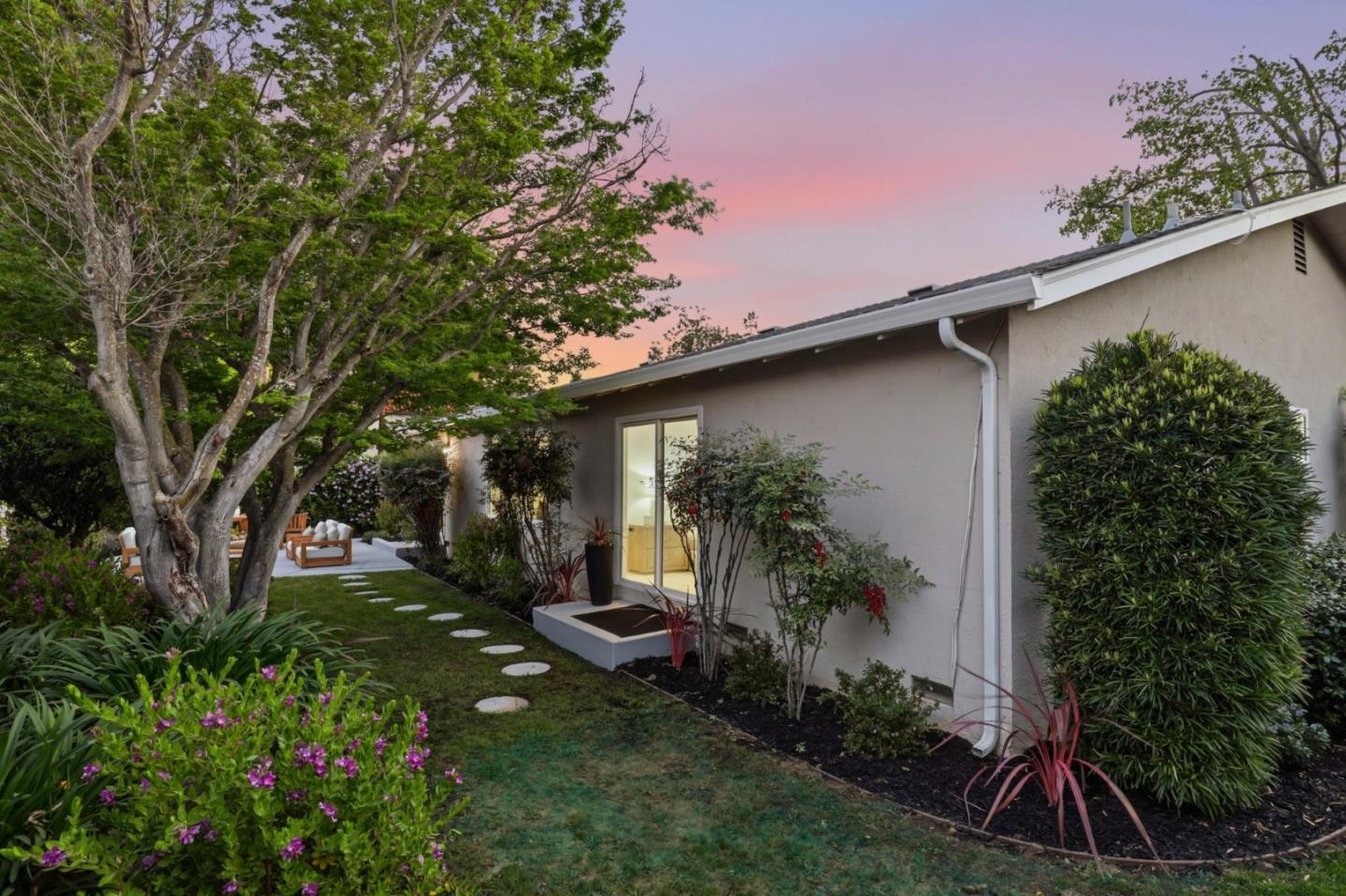 Detail Gallery Image 13 of 38 For 850 Quetta Ave, Sunnyvale,  CA 94087 - 4 Beds | 2/1 Baths