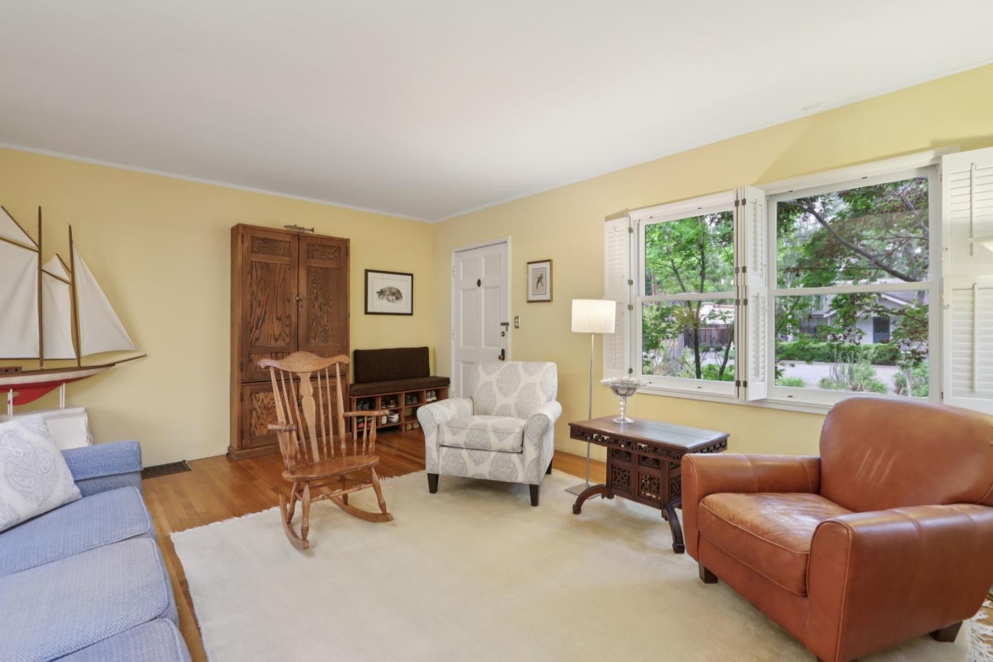 Detail Gallery Image 11 of 45 For 325 University Dr, Menlo Park,  CA 94025 - 3 Beds | 2 Baths