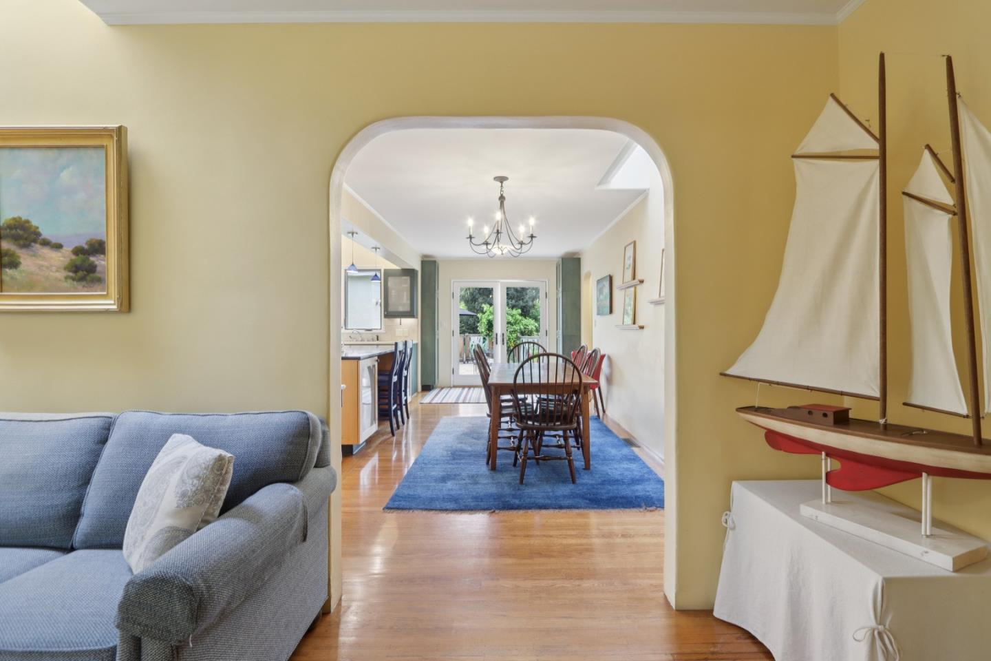 Detail Gallery Image 12 of 45 For 325 University Dr, Menlo Park,  CA 94025 - 3 Beds | 2 Baths