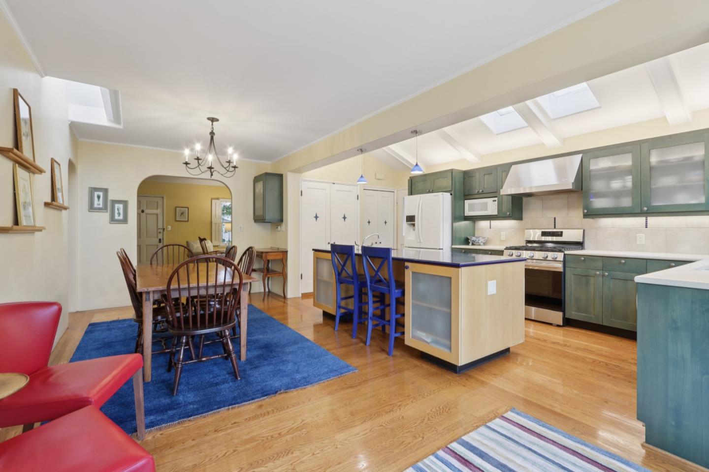 Detail Gallery Image 13 of 45 For 325 University Dr, Menlo Park,  CA 94025 - 3 Beds | 2 Baths