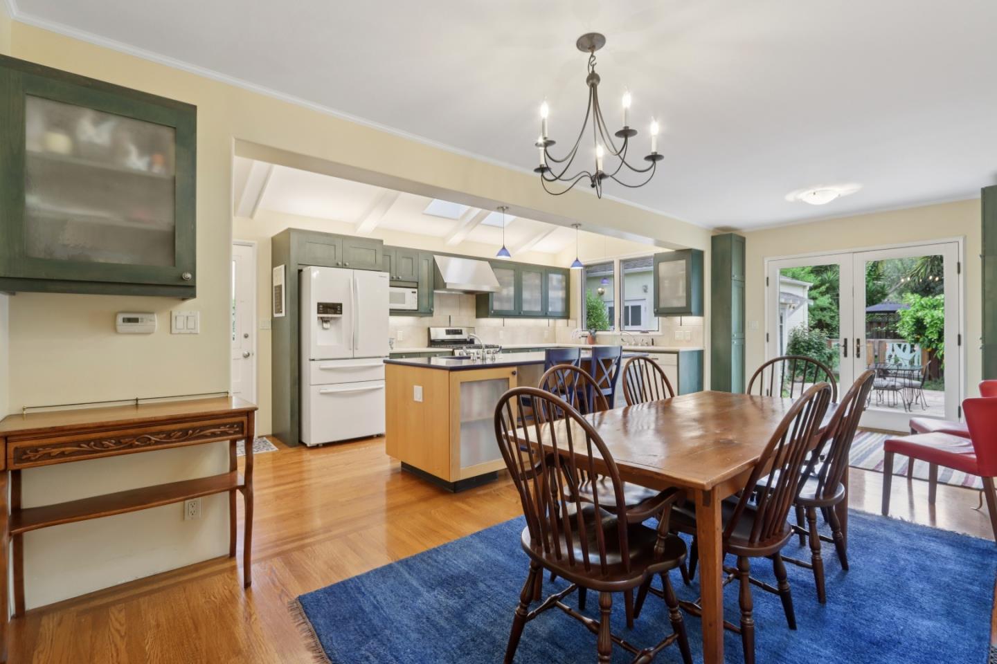 Detail Gallery Image 16 of 45 For 325 University Dr, Menlo Park,  CA 94025 - 3 Beds | 2 Baths