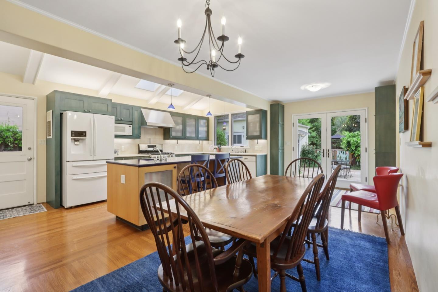 Detail Gallery Image 17 of 45 For 325 University Dr, Menlo Park,  CA 94025 - 3 Beds | 2 Baths