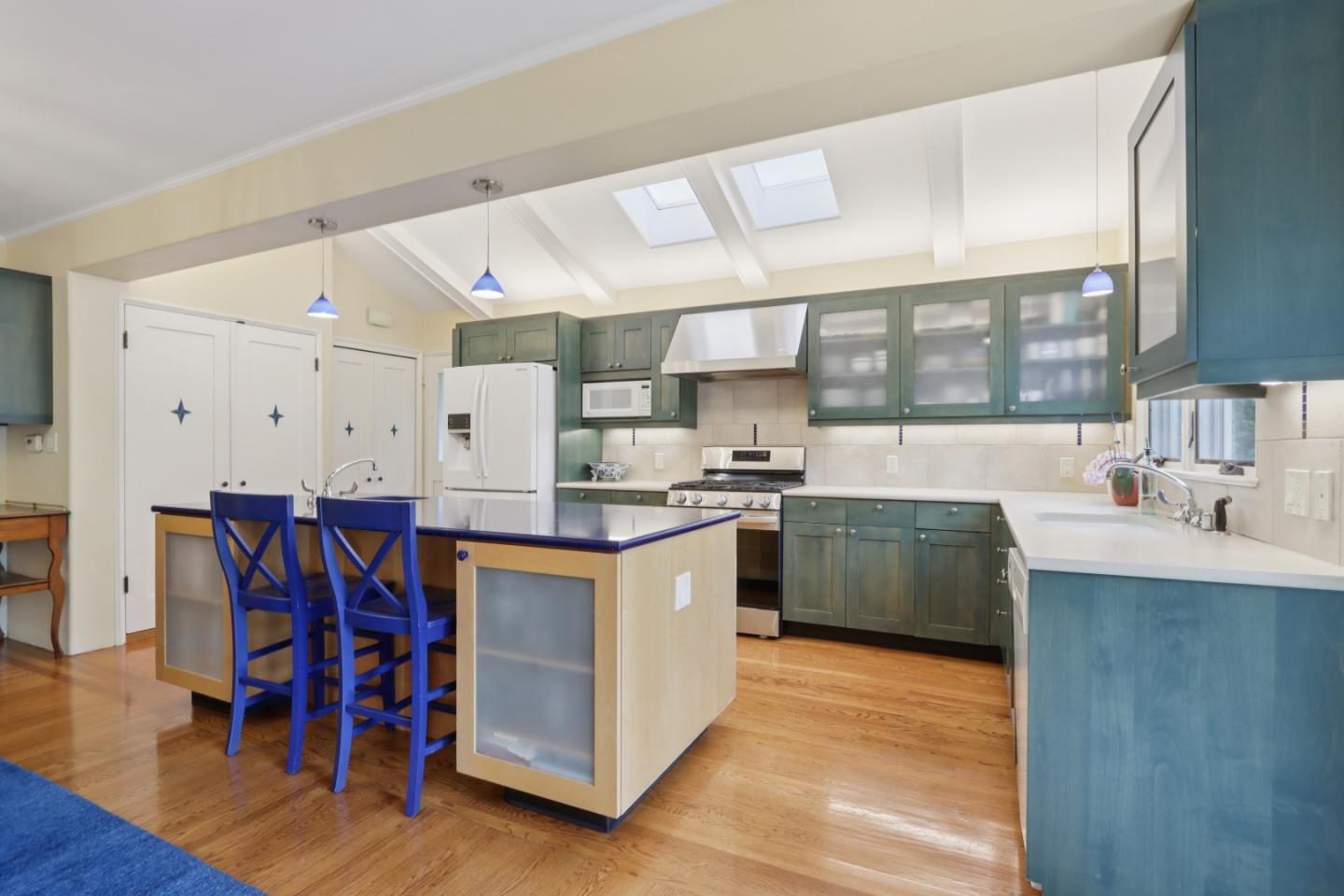 Detail Gallery Image 19 of 45 For 325 University Dr, Menlo Park,  CA 94025 - 3 Beds | 2 Baths