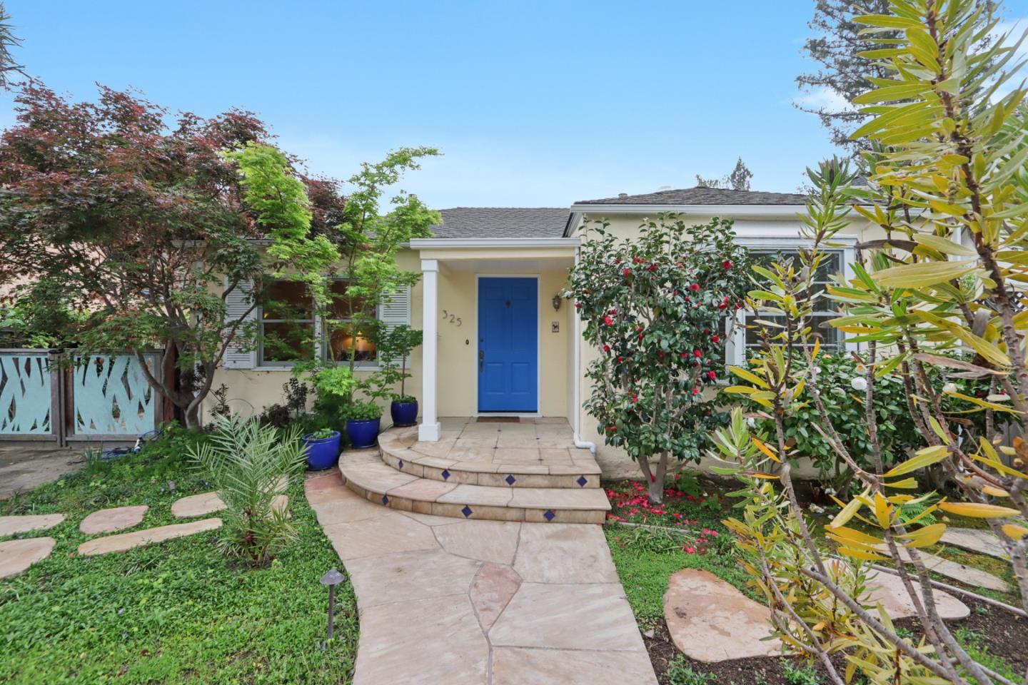 Detail Gallery Image 2 of 45 For 325 University Dr, Menlo Park,  CA 94025 - 3 Beds | 2 Baths