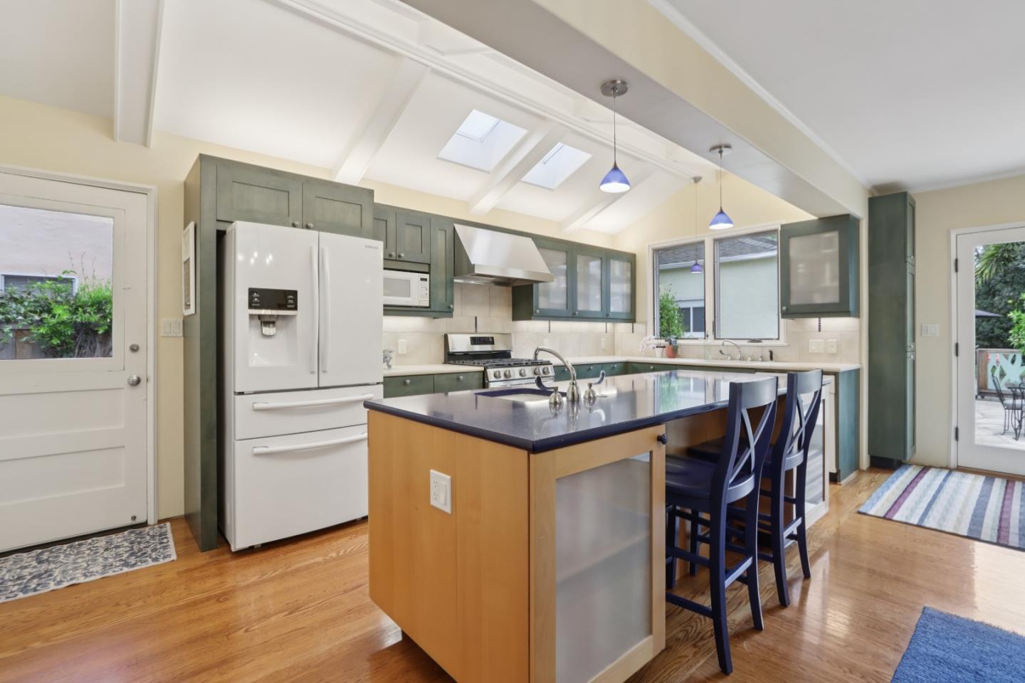 Detail Gallery Image 21 of 45 For 325 University Dr, Menlo Park,  CA 94025 - 3 Beds | 2 Baths