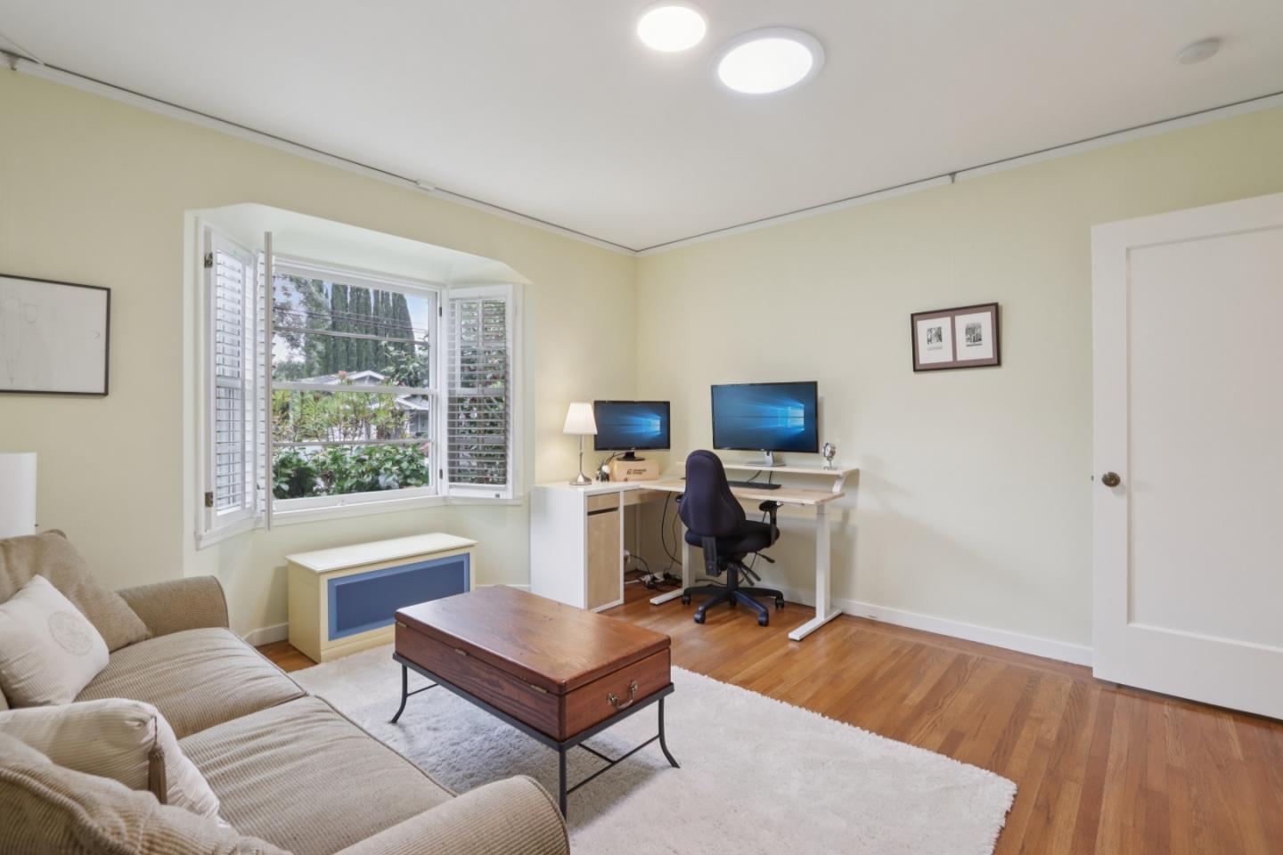 Detail Gallery Image 27 of 45 For 325 University Dr, Menlo Park,  CA 94025 - 3 Beds | 2 Baths