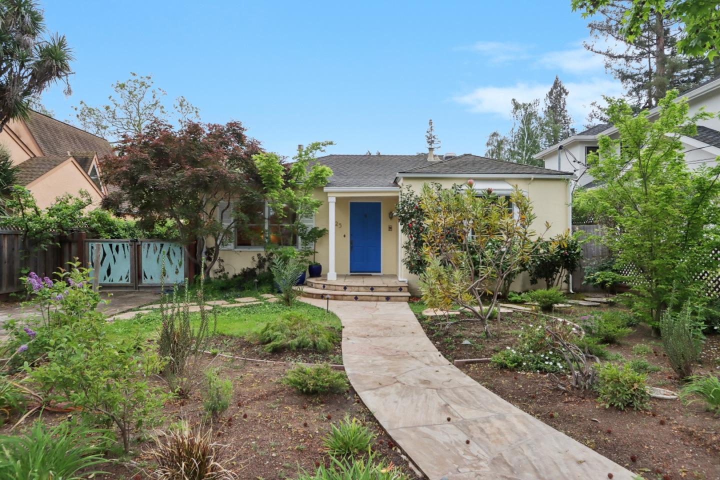 Detail Gallery Image 3 of 45 For 325 University Dr, Menlo Park,  CA 94025 - 3 Beds | 2 Baths