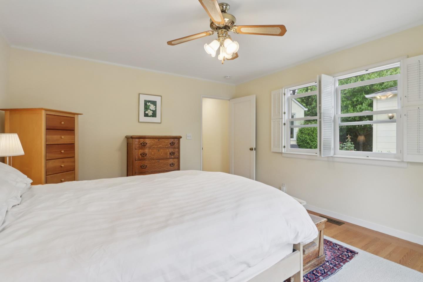 Detail Gallery Image 33 of 45 For 325 University Dr, Menlo Park,  CA 94025 - 3 Beds | 2 Baths