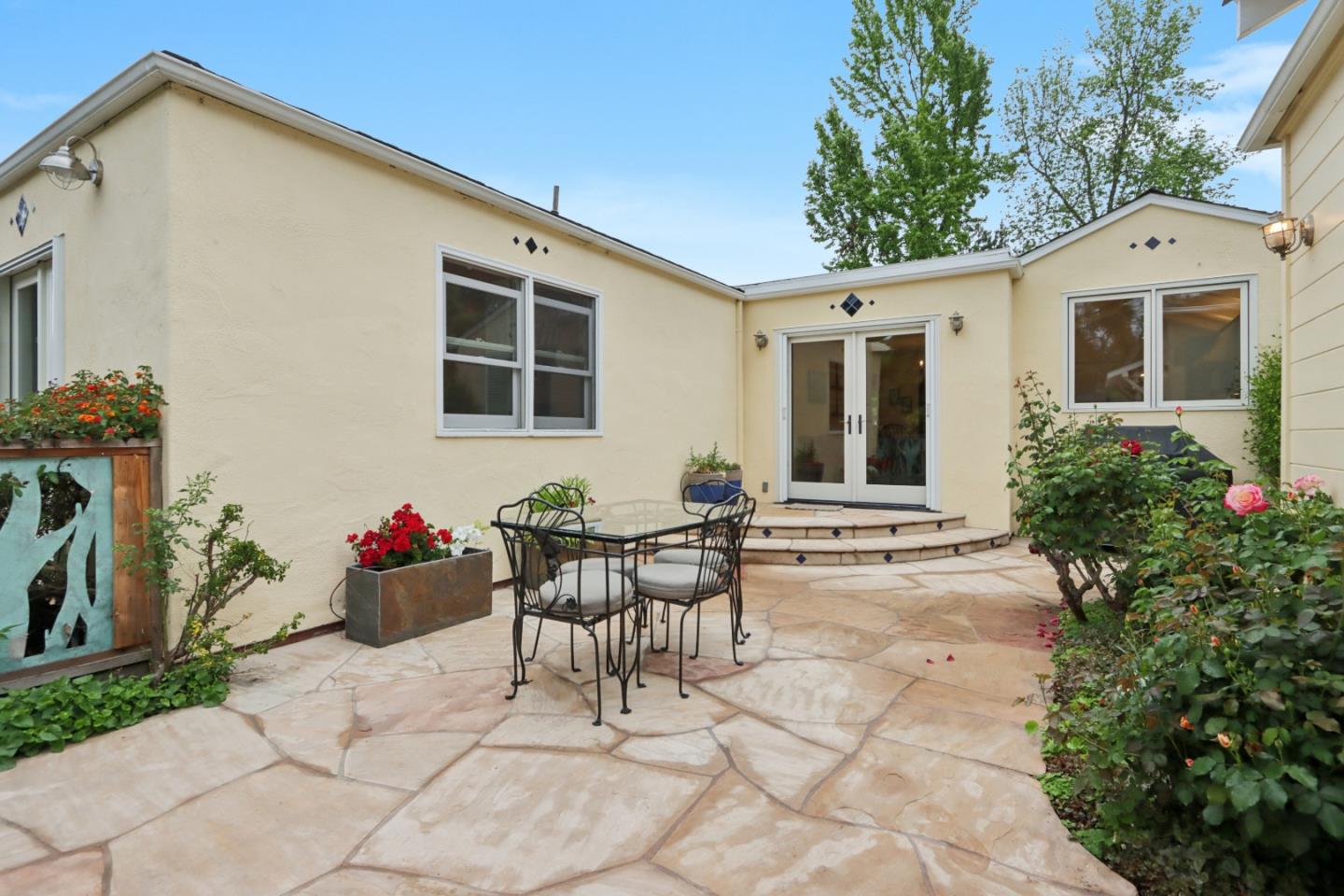 Detail Gallery Image 39 of 45 For 325 University Dr, Menlo Park,  CA 94025 - 3 Beds | 2 Baths