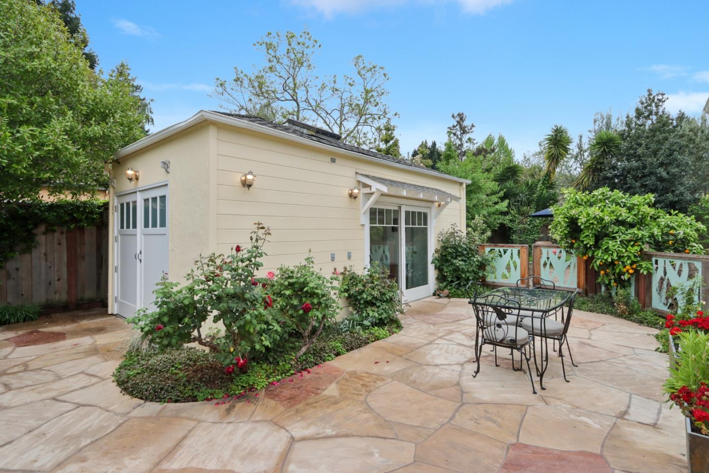 Detail Gallery Image 41 of 45 For 325 University Dr, Menlo Park,  CA 94025 - 3 Beds | 2 Baths