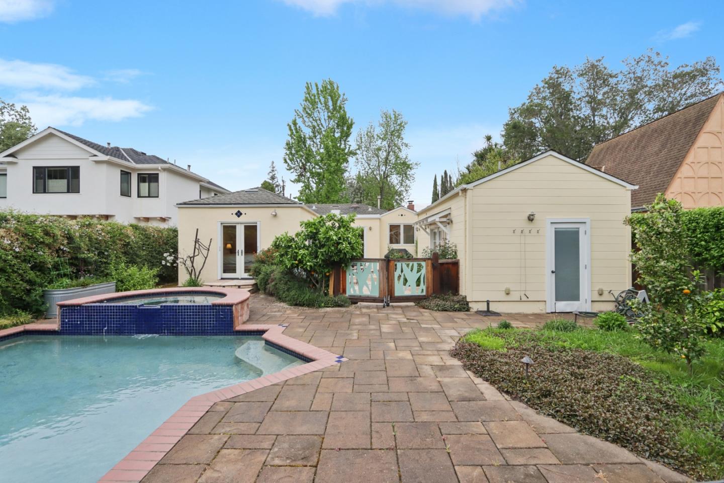 Detail Gallery Image 45 of 45 For 325 University Dr, Menlo Park,  CA 94025 - 3 Beds | 2 Baths