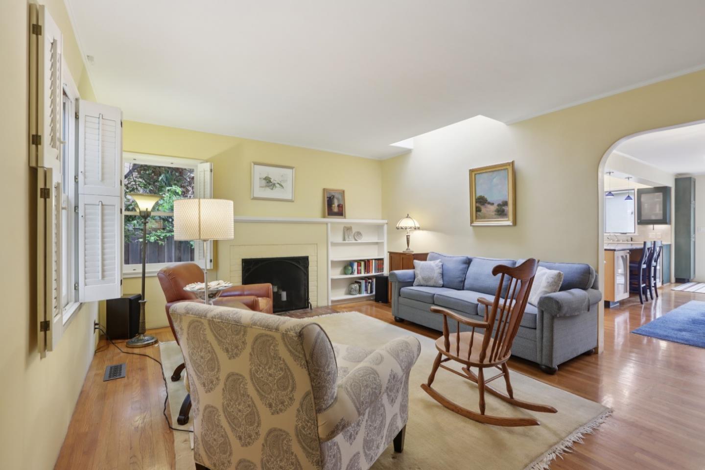 Detail Gallery Image 7 of 45 For 325 University Dr, Menlo Park,  CA 94025 - 3 Beds | 2 Baths