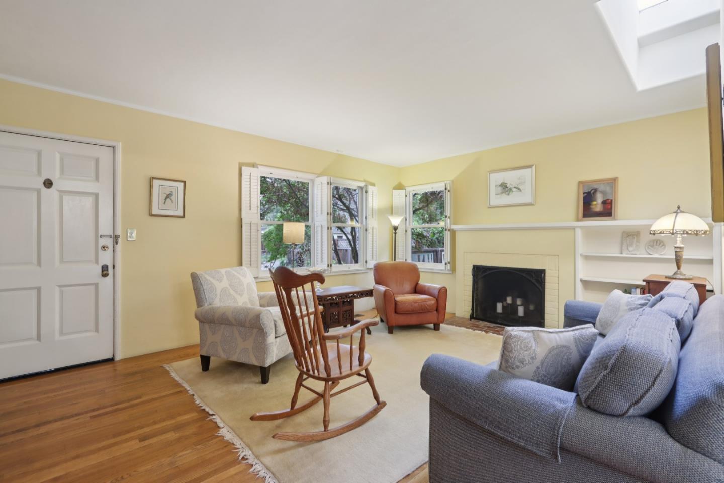 Detail Gallery Image 9 of 45 For 325 University Dr, Menlo Park,  CA 94025 - 3 Beds | 2 Baths