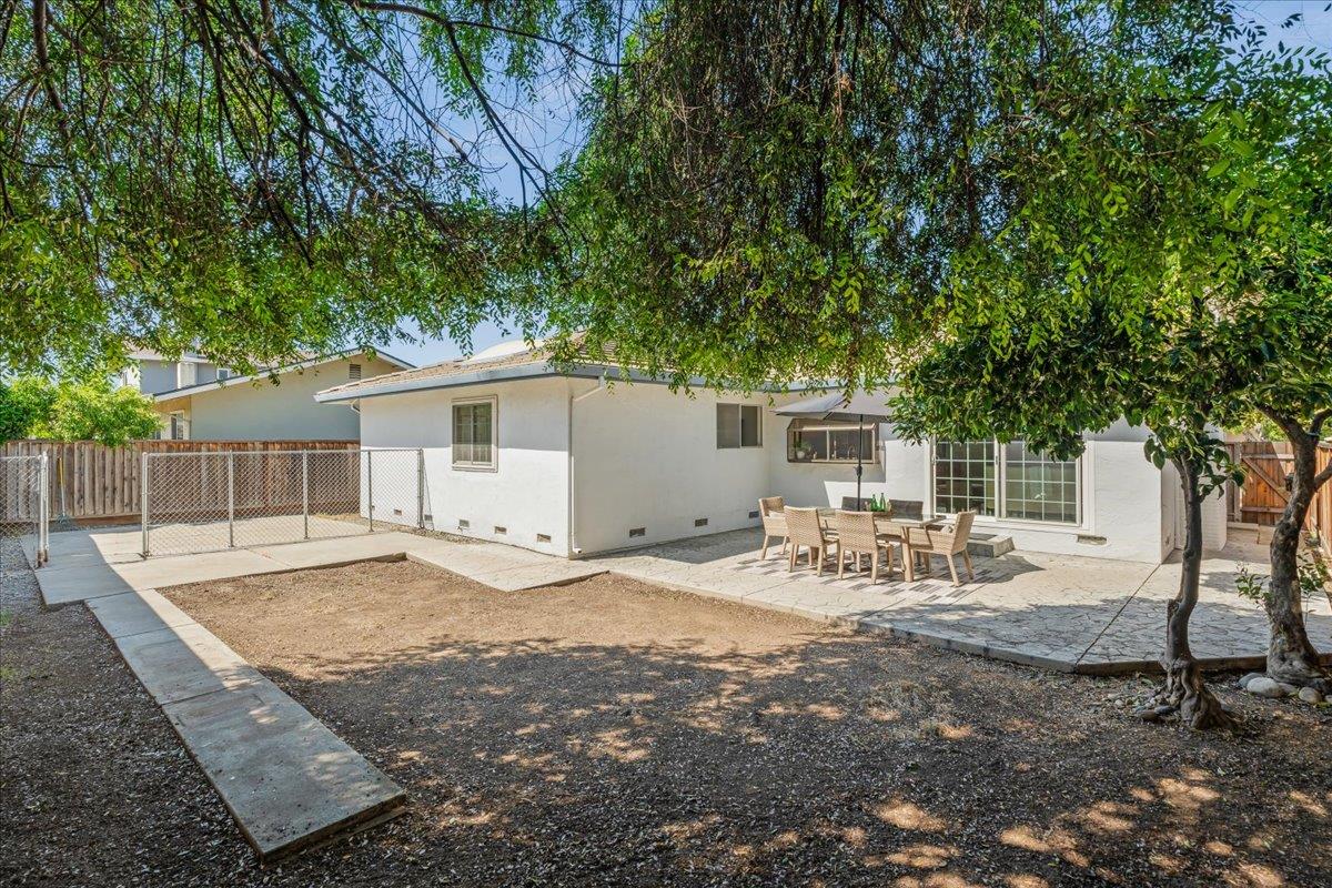 Detail Gallery Image 14 of 16 For 746 Almeria Dr, San Jose,  CA 95123 - 4 Beds | 2 Baths