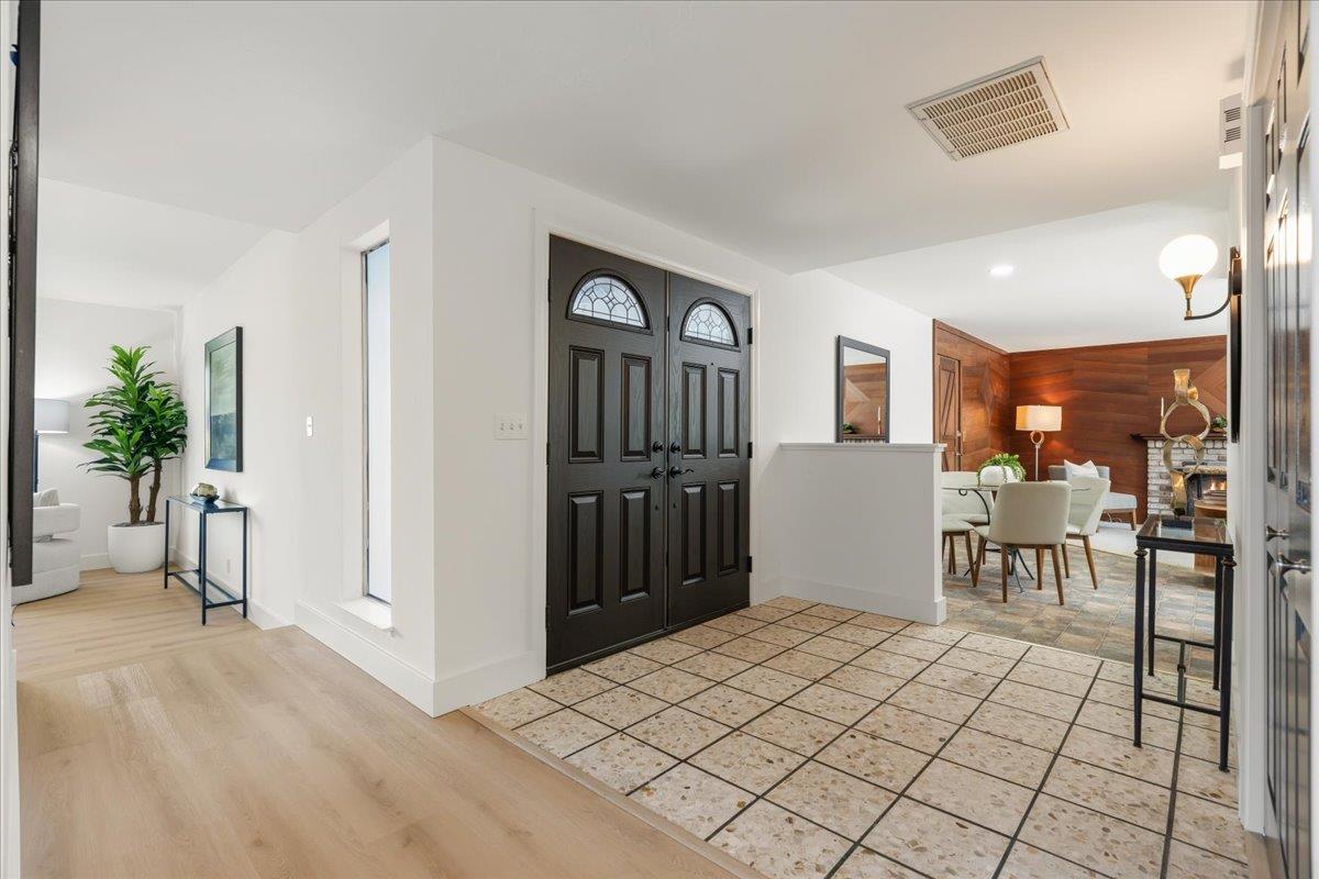 Detail Gallery Image 3 of 16 For 746 Almeria Dr, San Jose,  CA 95123 - 4 Beds | 2 Baths