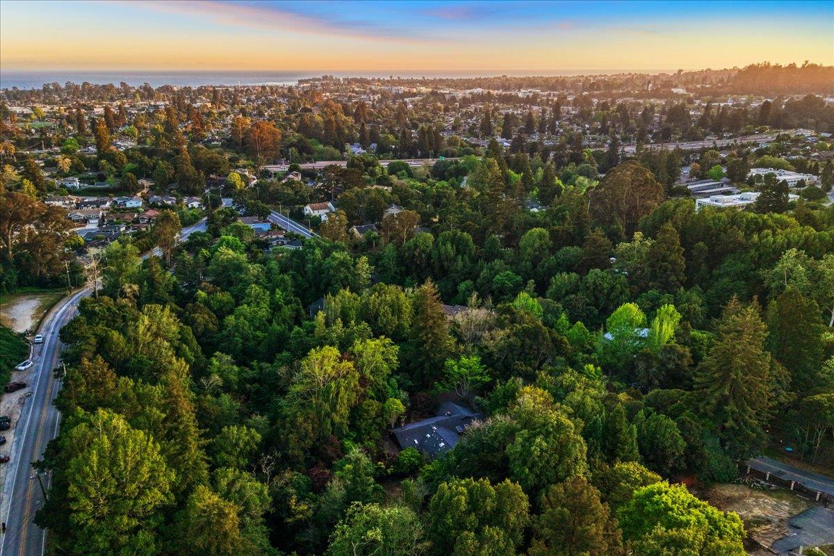 Detail Gallery Image 8 of 89 For 230 Isbel Dr, Santa Cruz,  CA 95060 - 4 Beds | 3/1 Baths