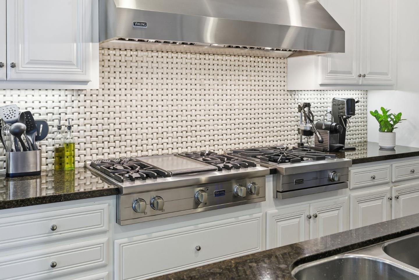 Detail Gallery Image 15 of 41 For 170 Levin Ave, Mountain View,  CA 94040 - 4 Beds | 3/1 Baths