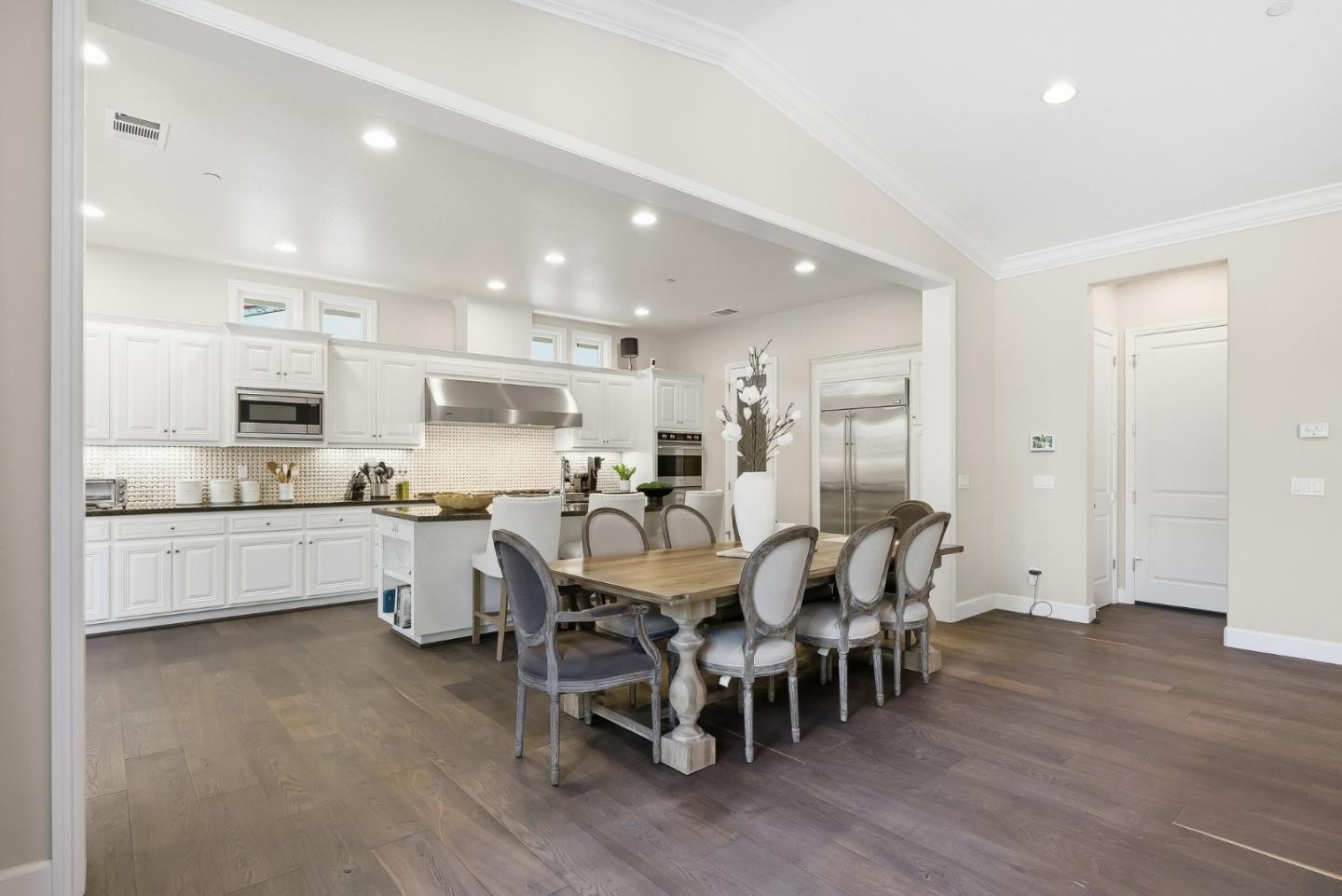 Detail Gallery Image 19 of 41 For 170 Levin Ave, Mountain View,  CA 94040 - 4 Beds | 3/1 Baths