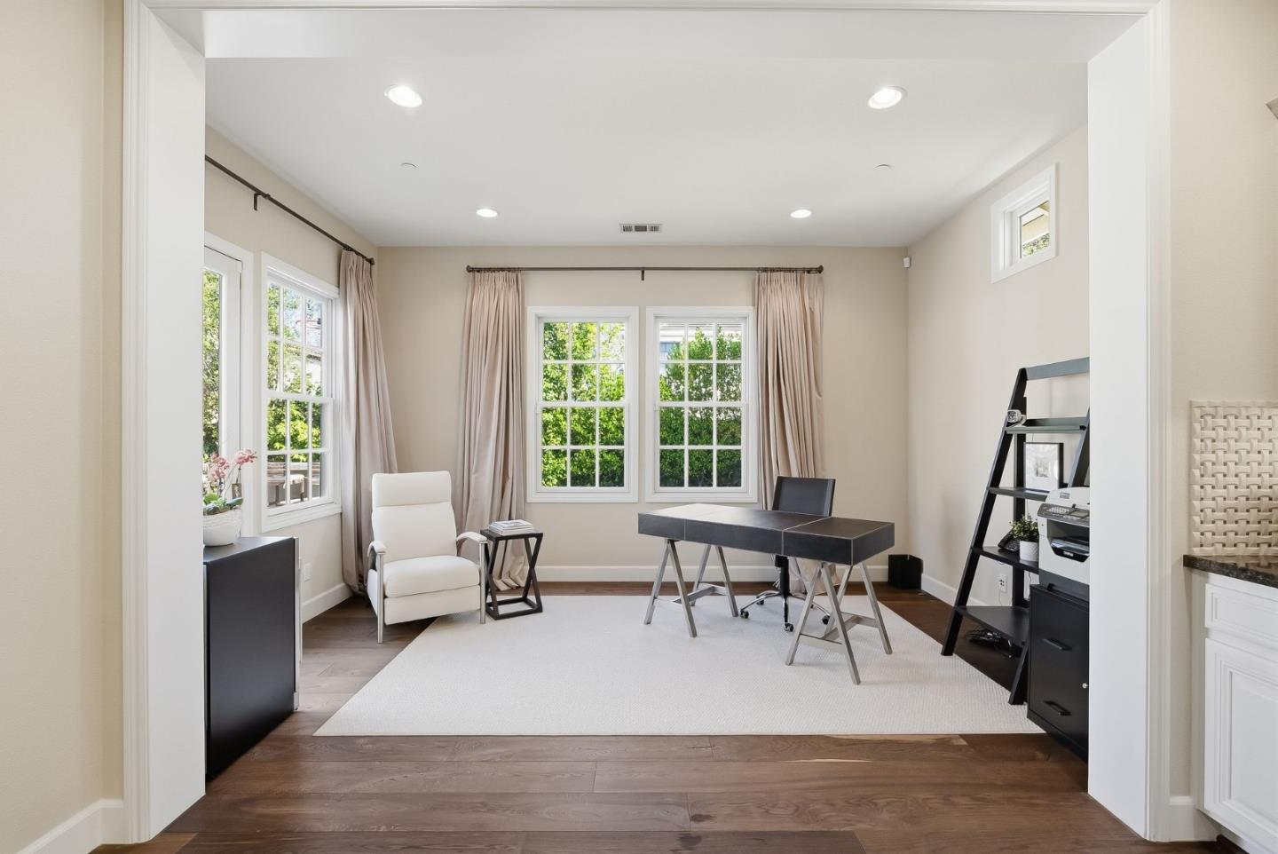 Detail Gallery Image 21 of 41 For 170 Levin Ave, Mountain View,  CA 94040 - 4 Beds | 3/1 Baths