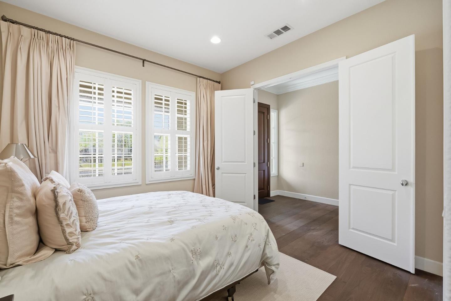 Detail Gallery Image 24 of 41 For 170 Levin Ave, Mountain View,  CA 94040 - 4 Beds | 3/1 Baths
