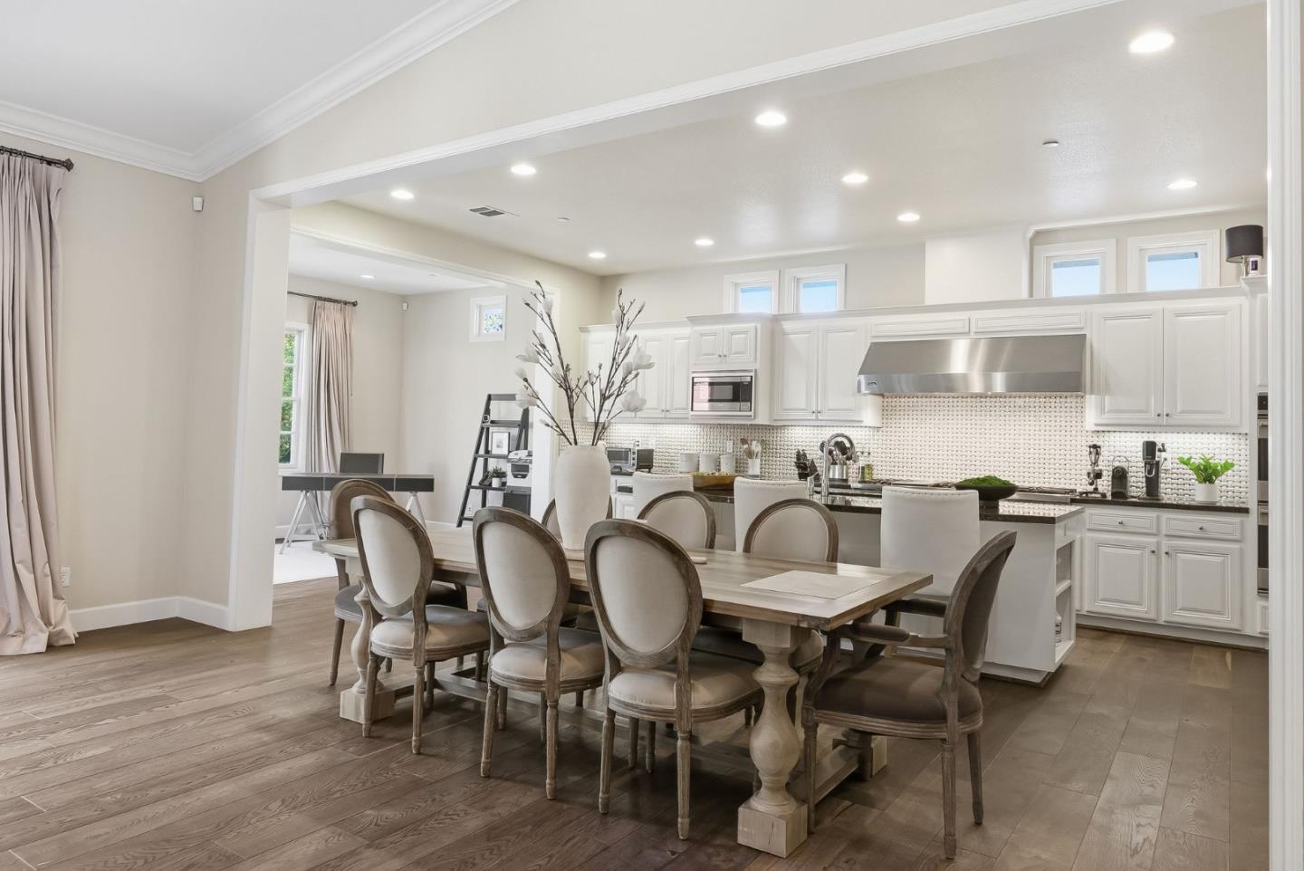 Detail Gallery Image 3 of 41 For 170 Levin Ave, Mountain View,  CA 94040 - 4 Beds | 3/1 Baths