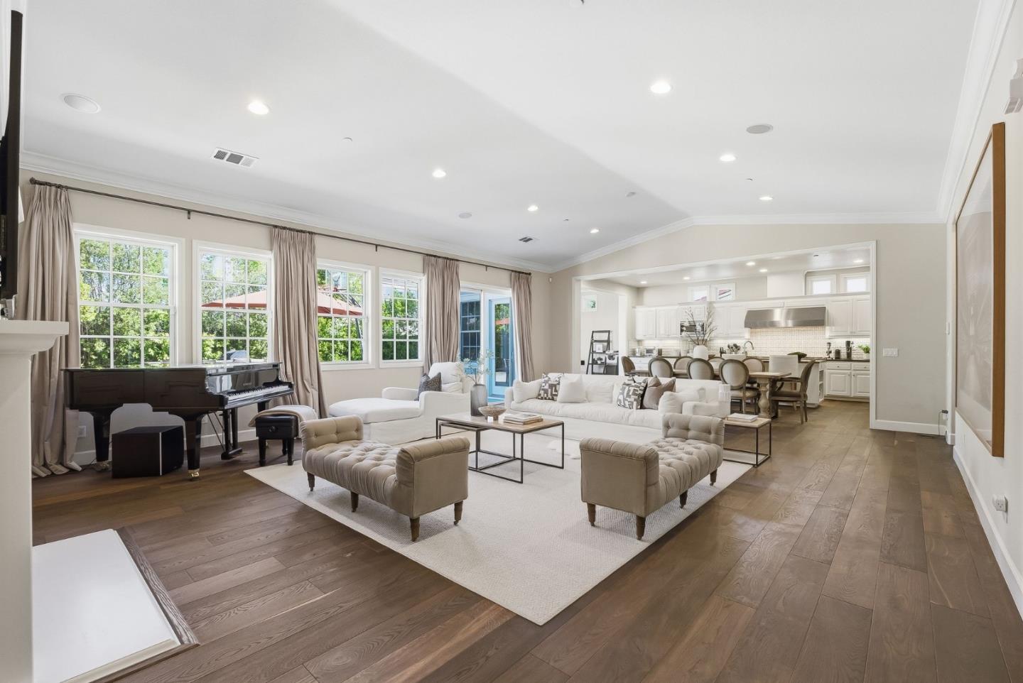 Detail Gallery Image 5 of 41 For 170 Levin Ave, Mountain View,  CA 94040 - 4 Beds | 3/1 Baths