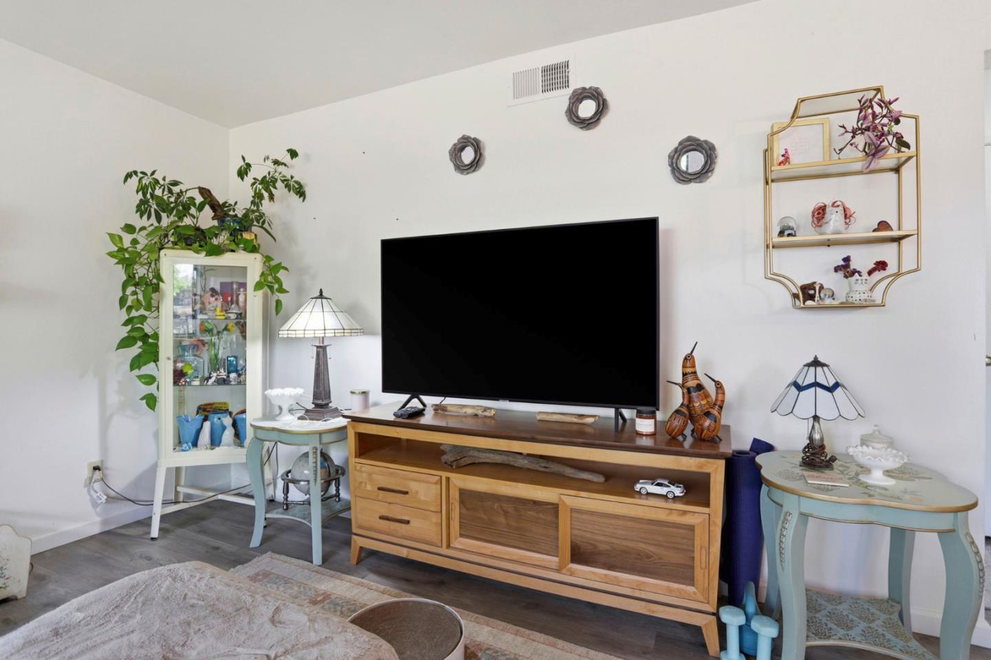 Detail Gallery Image 11 of 32 For 922 Ponselle Ln #1,  Capitola,  CA 95010 - 2 Beds | 1 Baths
