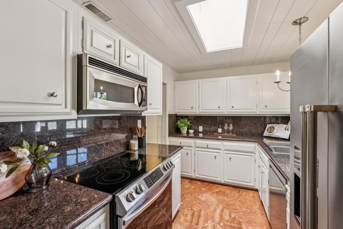 Detail Gallery Image 14 of 38 For 277 Alta Vista Ave, Los Altos,  CA 94022 - 3 Beds | 2 Baths