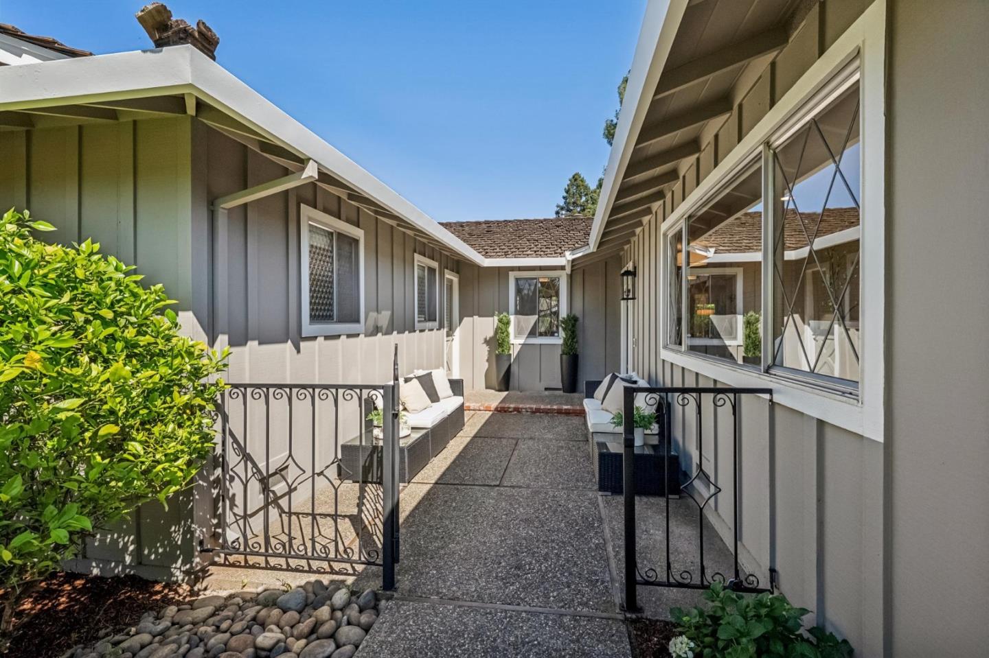 Detail Gallery Image 5 of 38 For 277 Alta Vista Ave, Los Altos,  CA 94022 - 3 Beds | 2 Baths