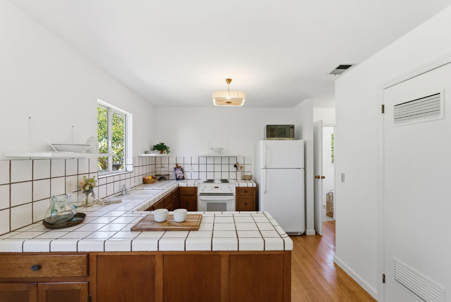 Detail Gallery Image 13 of 44 For 771 Seacliff Dr, Aptos,  CA 95003 - 2 Beds | 1/1 Baths