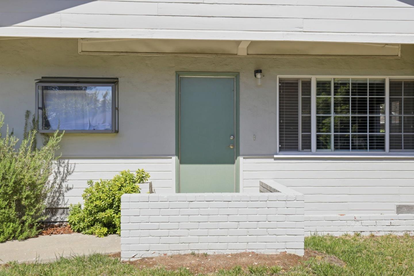 Detail Gallery Image 4 of 31 For 13345 Ronnie Way, Saratoga,  CA 95070 - 3 Beds | 2 Baths