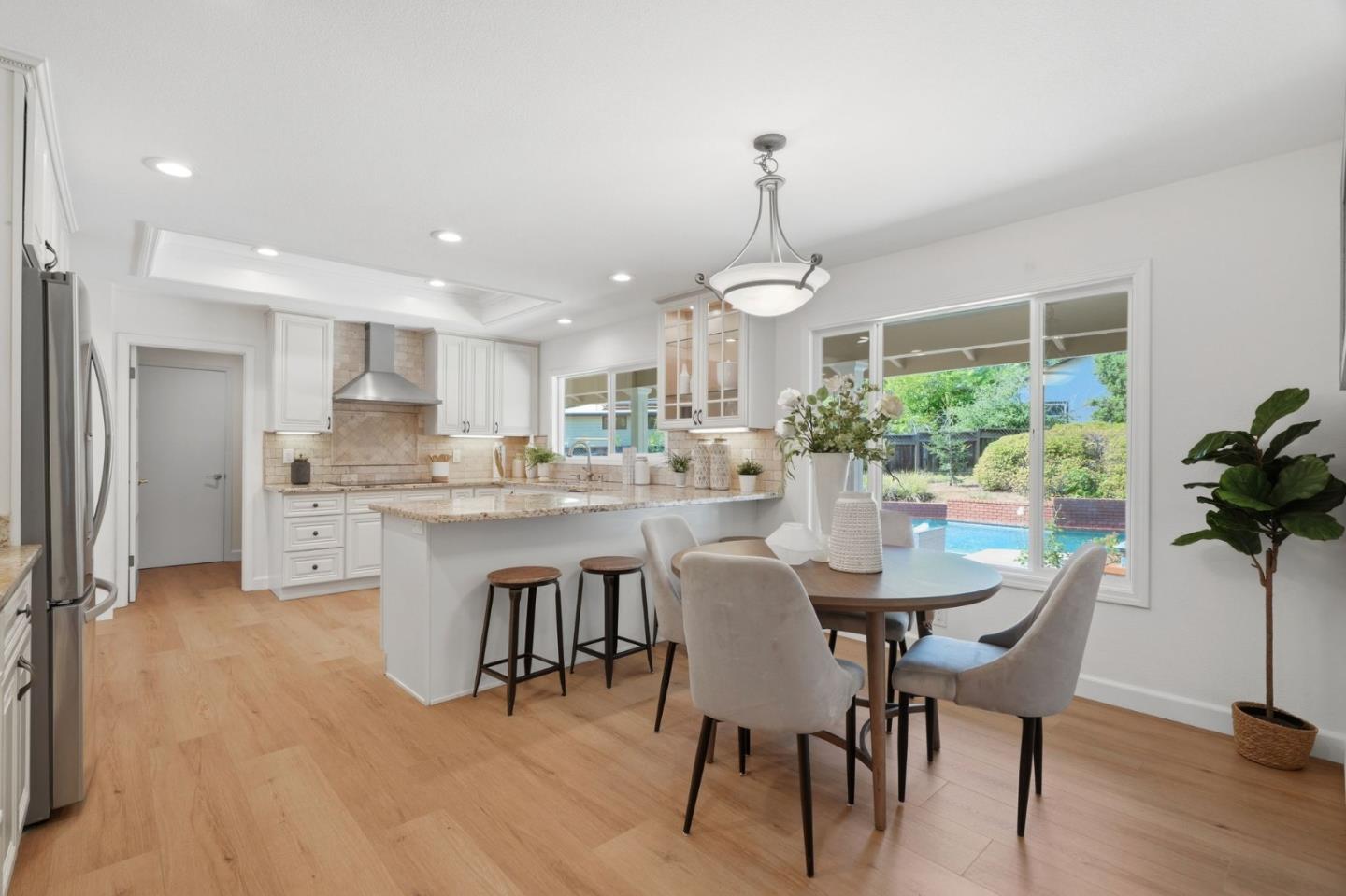 Detail Gallery Image 13 of 40 For 14611 Aloha Ave, Saratoga,  CA 95070 - 4 Beds | 2/1 Baths