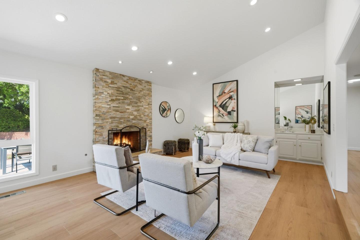 Detail Gallery Image 5 of 40 For 14611 Aloha Ave, Saratoga,  CA 95070 - 4 Beds | 2/1 Baths