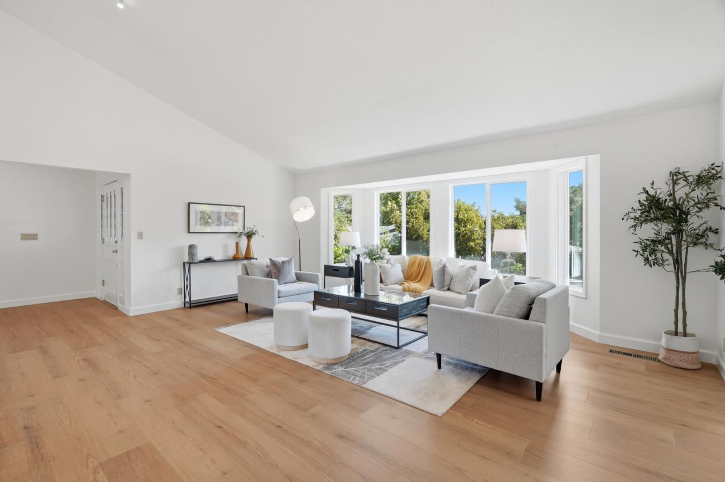 Detail Gallery Image 9 of 40 For 14611 Aloha Ave, Saratoga,  CA 95070 - 4 Beds | 2/1 Baths