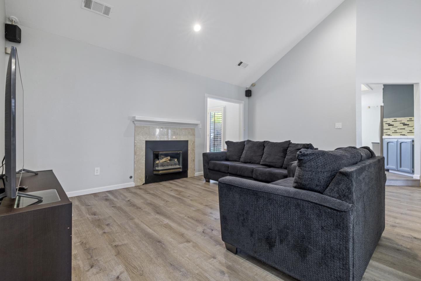 Detail Gallery Image 18 of 40 For 2604 Snyder Ave, Modesto,  CA 95356 - 3 Beds | 2 Baths