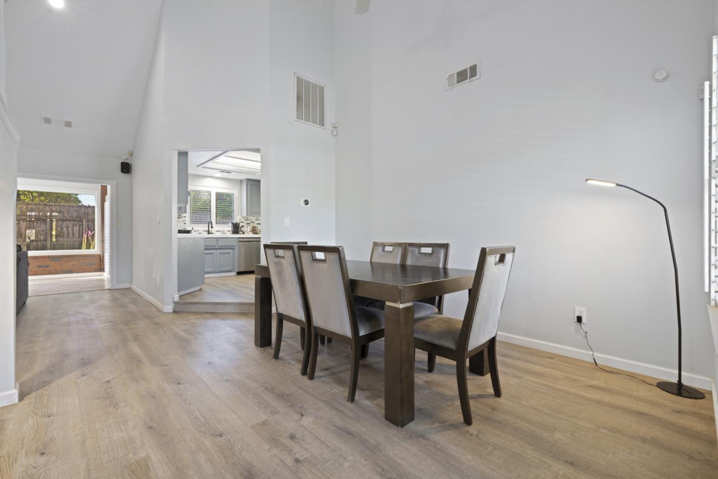 Detail Gallery Image 9 of 40 For 2604 Snyder Ave, Modesto,  CA 95356 - 3 Beds | 2 Baths